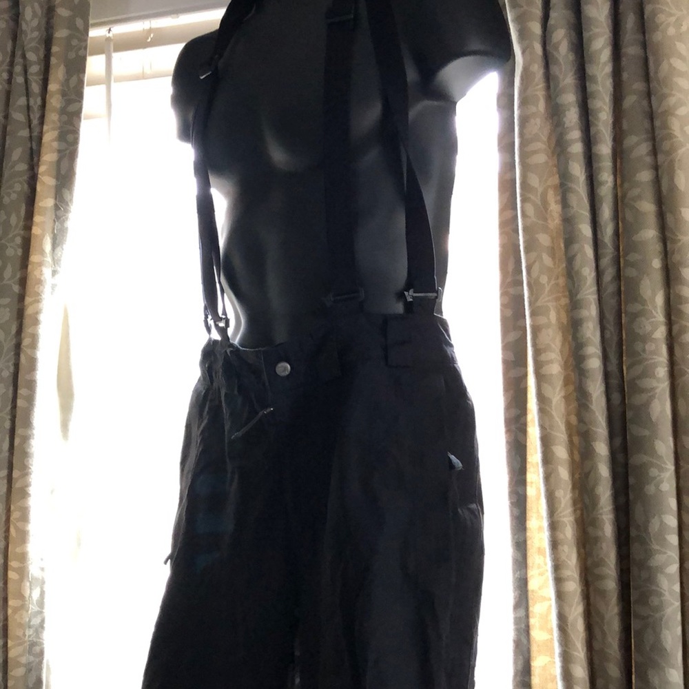 Mountain Hardware snowboarding pants